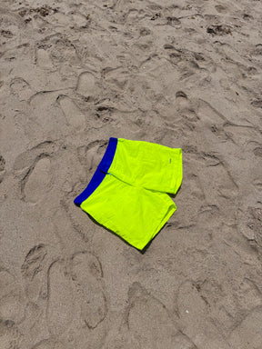 bermuda acima do joelho praia