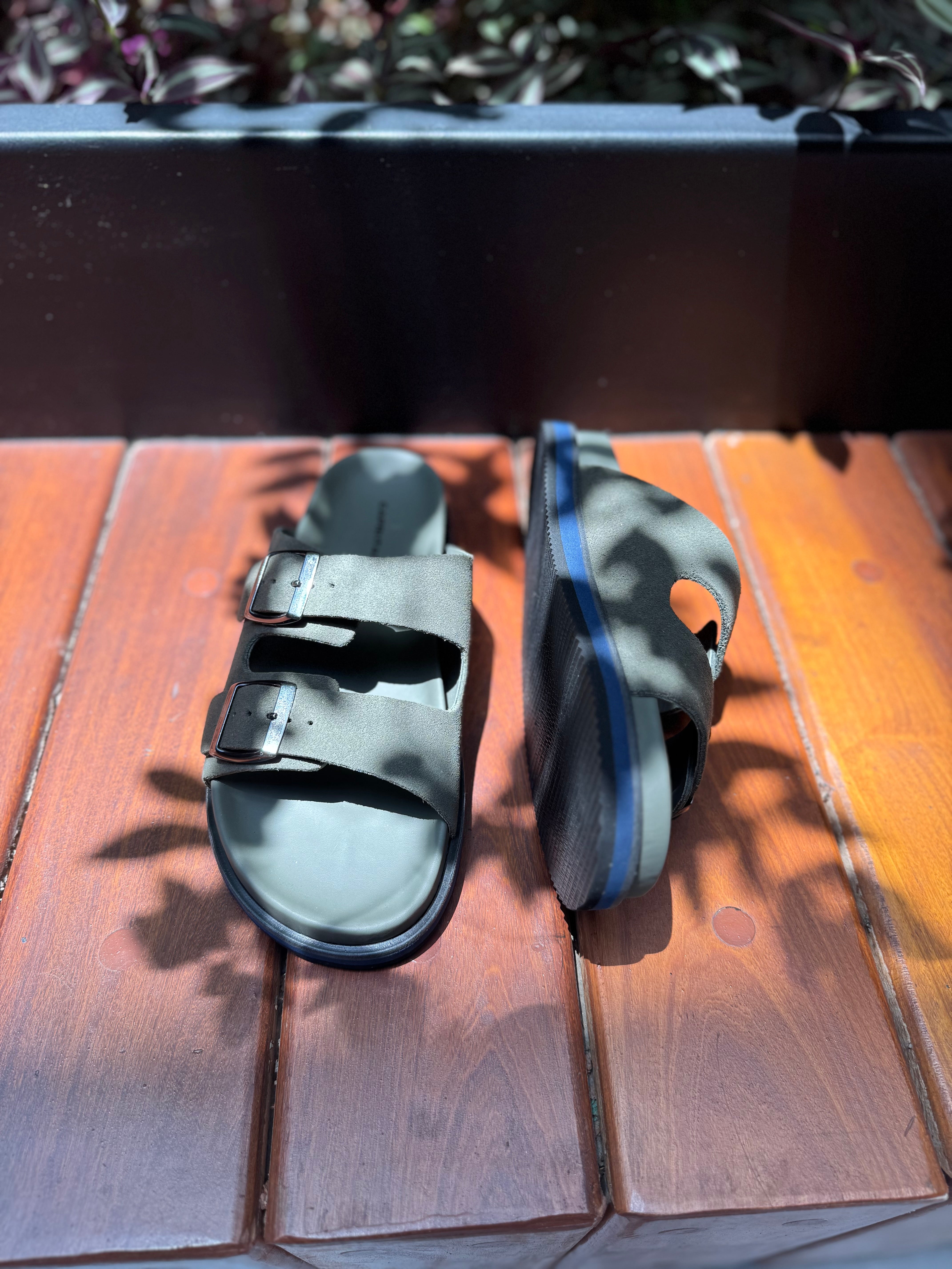 CHINELO MASC. SUED MILITAR